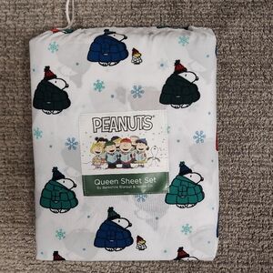 NWT! Snoopy Peanuts Queen Size Christmas Sheet Set - Puffer Jacket